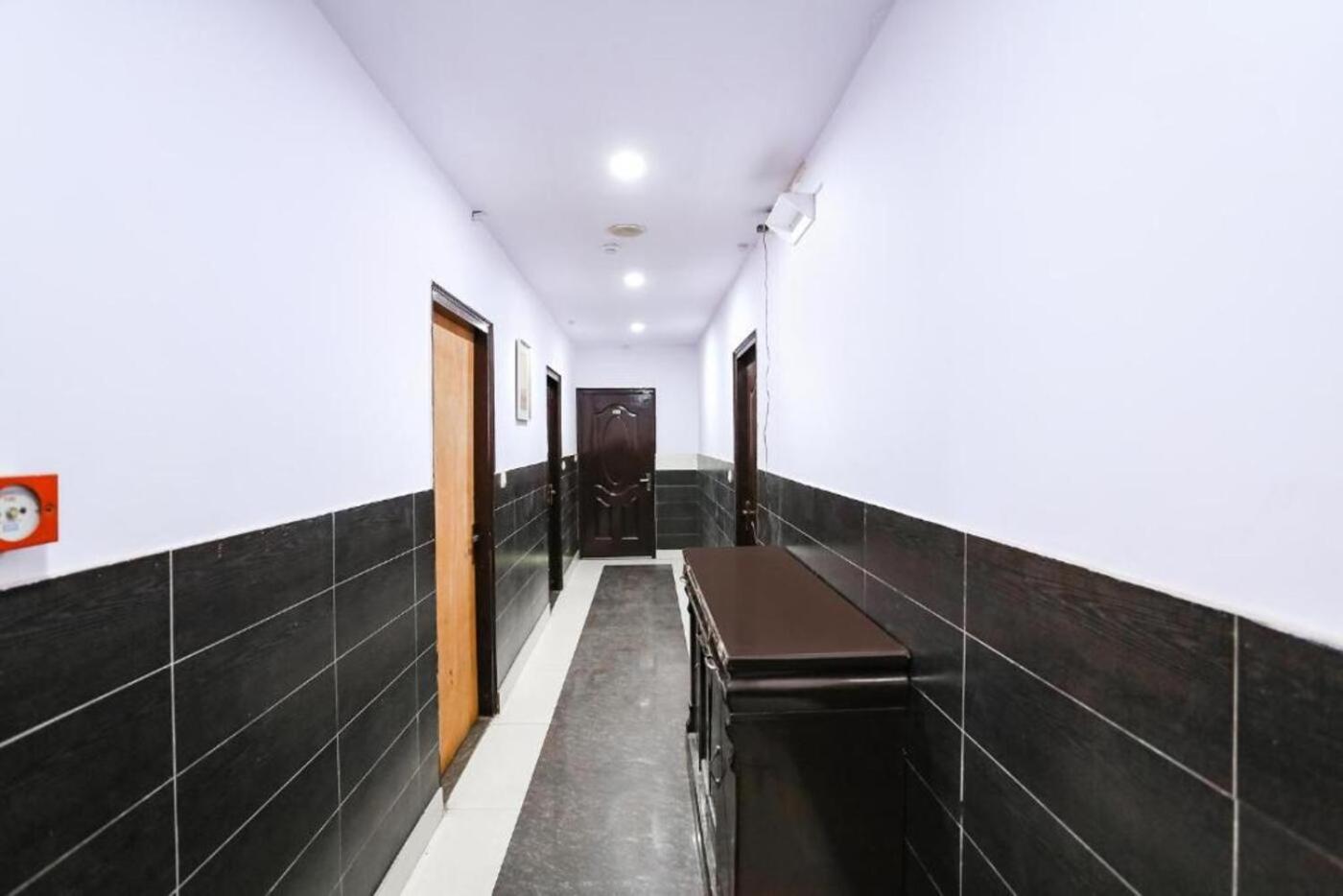 Hotel Indira Palace Vrindávan Kültér fotó
